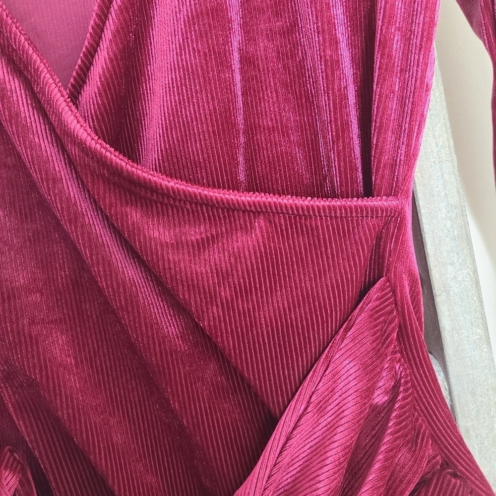 ⭐️40% Off⭐️ Express Red Ribbed Velvet Wrap Front Top - Picture 6 of 9